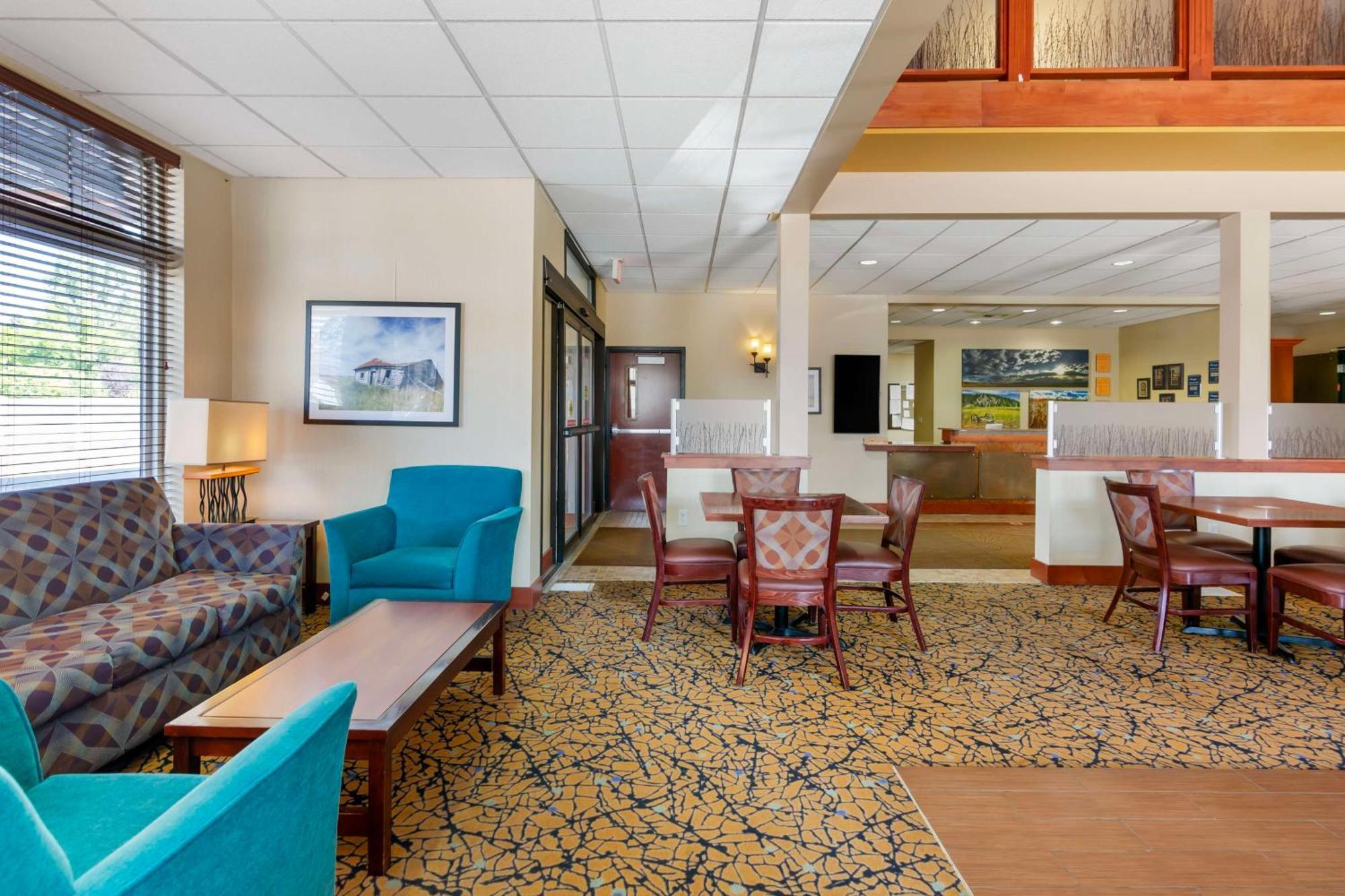 Best Western Golden Prairie Inn And Suites Sidney Exterior photo